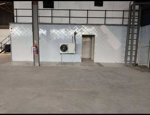 2,100M² WAREHOUSE TO LET IN CITY DEEP